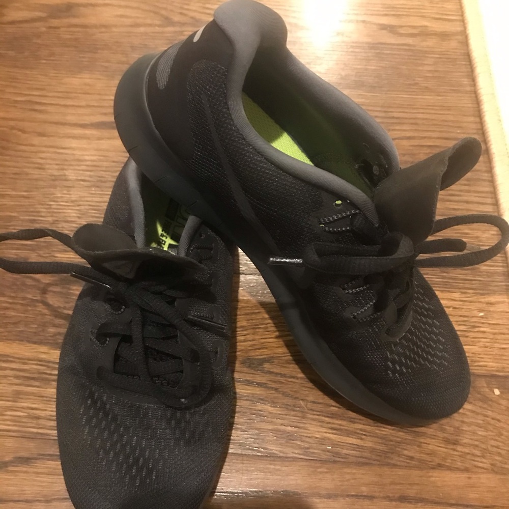 Nike Run Natural Tennis Shoes